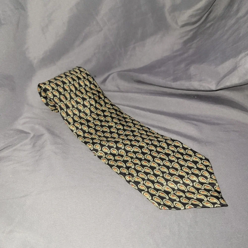 Burberrys London Mens 100% Pure Silk Tie Black Yellow Red